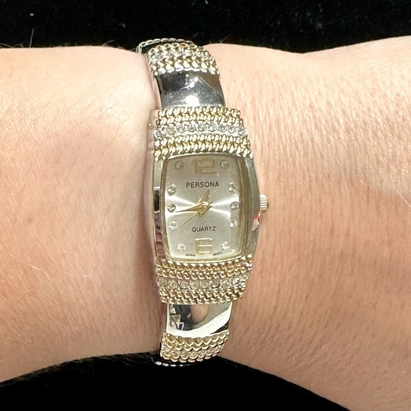 Vintage Women’s Quartz Fashion Watch - Picture 2 of 3